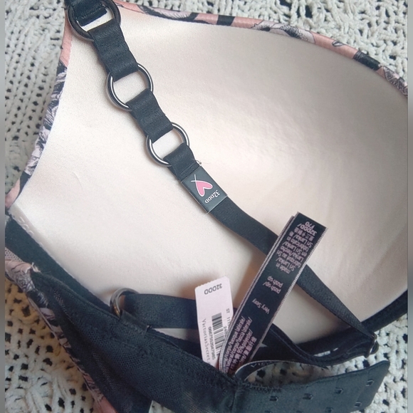 Victoria's Secret Very Sexy push up Bra NWT - Picture 2 of 6